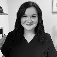 Renee Knipp's Instagram, Twitter & Facebook