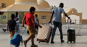 هل يشكل اللاجئون والمقيمون في مصر عبئا اقتصاديا؟ 

<div class=