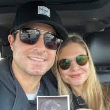 Larissa Dotson's Instagram, Twitter & Facebook