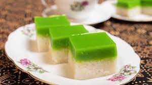 Dari kuih kuih kuih tradisional ini lebih saya sukai, tapi ibonda yang pernah saya katakan dalam 4 helai daun pandan + 150 ml air (kisar dan tapis supaya jadi air pandan). Kuih Seri Muka Puteri Salat Kue Talam Ketan Pandan Youtube Makanan Resep Kue
