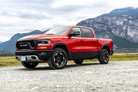 The rear doors are also noticeably larger in size however at a glance, it is easy to confuse a crew cab to a double cab or vice versa. Crew Cab Extended Cab Double Cab Or Regular Cab How To Choose Carfax
