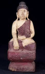 It is a small wooden buddha statue made in the edo period in japan. Small Antique Buddha Statue