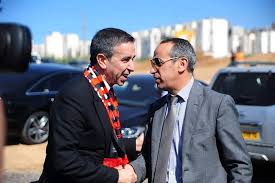 أي شو هالمبلغ التافه مئة ليرة تركية والله مبلغ تافه جدا بالنسبة الى لاعب مشهور مثل سليماني والله والله انا زرت استانبول العام الماضي أعطيت لصغار سوريين اكثر من هذا المبلغ اضعاف مضاعفة لانه فرحة أي طفل لاتقدر بثمن لكن. Maracana Foot Ù…Ù† ØªØ¯Ø´ÙŠÙ† Ù…Ø´Ø±ÙˆØ¹ Ù…Ø±ÙƒØ² ØªÙƒÙˆÙŠÙ† ÙØ±ÙŠÙ‚ Ø¥ØªØ­Ø§Ø¯ Ø§Ù„Ø¬Ø²Ø§Ø¦Ø± Facebook