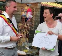 Niels brak door als ketnet wrapper, daarna als acteur zo heeft hij meegespeelt in amika en fc de kampioenen. Niels Destadsbader Beleefde Zaterdag De Verrassing Van Zijn Leven Showbizz 24