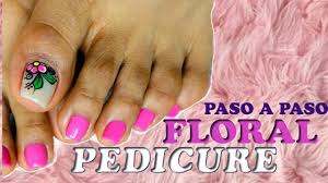 Los diseños de pedicure deben ser llano, francés, media luna y en caso de realizar diseños de fantasía estos deben ser discretos y únicamente lo lleva el dedo grande del pie. Mi Pedicure Con Flor Facil Y Rapido Pedicure Design Youtube