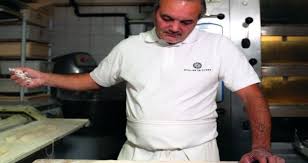 Dans sa boulangerie de chateaubernard, frédéric, passionné du fournil, mène ses apprentis à la baguette. La Boulangerie Marguerite Aime Beaucoup Le Bio Le Monde Des Boulangers