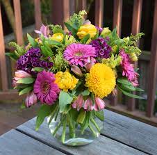 Summer Flower Arrangement With Gerber Daisies Ranunculus Disbud Mums Phlox Daisy Flower Arrangements Summer Flower Arrangements Flower Arrangements