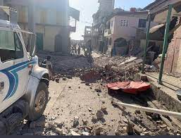 Un terremoto de 7.0 grados en la escala de richter devastó la capital, puerto príncipe, y buena parte del país. Baqgurxovnar7m