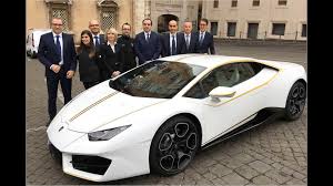 Für papst franziskus hat corona viele unschöne veränderungen mit sich gebracht. Ein Lamborghini Huracan Fur Papst Franziskus