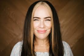 Kelli Pack's Instagram, Twitter & Facebook