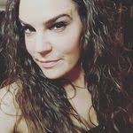 Deanna Pell's Instagram, Twitter & Facebook