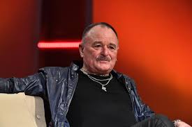 Édesapja, dieter most arról számolt be a német hatóságoknak, hogy a lánya a lakásán kívül még egy ingatlant birtokolt, algarvében, amely alig 60 kilométerre található praia da luztól. Nagy Fero Andy Vajna Filmet Szeretett Volna Forgatni A Beatrice Rol Kemma