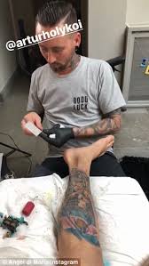 For me to play football like many footballers, he is keen on his tattoos. Angel Di Maria Puts My History On My Skin With New Leg Tattoo Daily Mail Online
