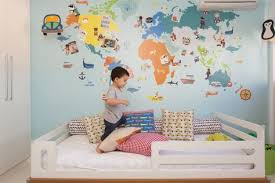Cama Para Criança De 4 Anos Quarto De Menino Com Mapa Na Parede Quartos Compartilhados De Criancas Quarto Para Criancas Pequenas Decoracao Quarto De Crianca