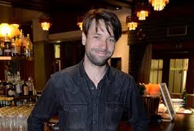 Mimo jiné prozradil, jak se připravoval na roli emila zátopka. Fanynky Se Na Me Zatim Nevrhaji Treba To Prijde Rika Vaclav Neuzil Idnes Cz