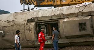 المهندس كامل الوزير وزير النقل والمواصلات، يتوجه إلى مكان حادث قطار طوخ الذي انقلب عدد من عرباته قبل قليل، بقرية كفر. Vd2lfxr02ikwnm