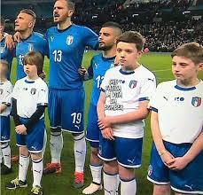 5 ft 4 in or 162.5 cm. Lorenzo Insigne Is Paired With The Tallest Mascots Again Daily Mail Online