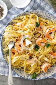 Pates Cremeuses Aux Crevettes A L Ail Et Au Citron In 2020 Easy Pasta Recipes Garlic Shrimp Pasta Garlic Shrimp Pasta Recipes