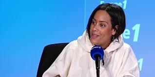 Elle s'est fait notamment connaître à la télévision en participant en 2004 à la saison 2 de l'émission nouvelle star diffusée sur m6 ; Amel Bent I Thought Never To Come Back Teller Report