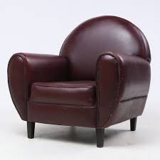 As a natural material hides come in many sizes depending on the breed of cow but the average is 50 square feet (sq ft). Maroon Leather Art Deco Style Armchair 116459