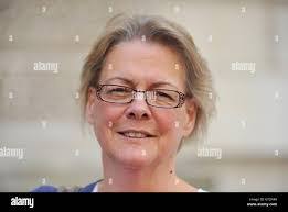 Gloria Warren's Instagram, Twitter & Facebook