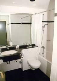 Social distancing measures are in place, as well as physical barriers between staff and guests. Hotelbad Sanierung Hotel Holiday Inn Wolfsburg