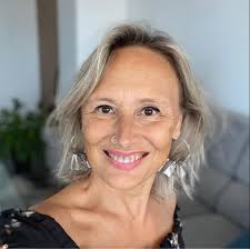 Hello, community, Quick qs. I recently learned from you that Systeme  doesn't have an integrated system to track stats when you build a website  using the "website" feature. You suggested using the