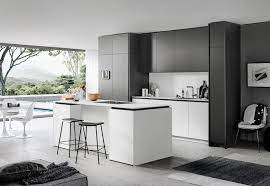 witte keuken met zwarte achterwand poggenpohl segmento y designkeuken met vrij te combineren witte grijze poggenpohl kitchen luxury kitchens kitchen design