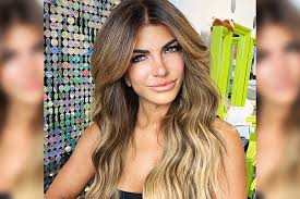 The smaller man drops his gun as he hits the pavement, and the weapon bounces several feet away. Teresa Giudice Shows A Lot Of Leg In Glittering Gold Minidress Style Living