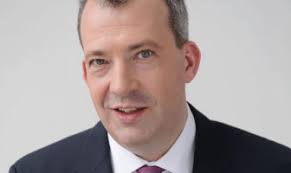 Und wir feiern nicht nur die bienenvölker auf dem dach unserer zentrale, sondern alle bienen weltweit! Stefan Schindler Der Bank Blog
