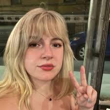 Sabrina Bloom's Instagram, Twitter & Facebook