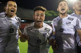 Conoce las nuevas camisetas de los equipos de serie a en la temporada 2020/2021 descubre aquí todas las camisetas locales, visitantes y terceras. Club A Platense On Twitter Futbol Somos Finalistas Uno Mas Platense Uno Mas Y No Jodemos Mas Vamoscalamares