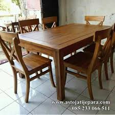 Meja makan minimalis 8 kursi desain modern untuk rumah dengan ukuran ruangan besar dan pas untuk anggota keluarga besar. Meja Makan Minimalis 6 Kursi