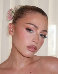 Shae Miller's Instagram, Twitter & Facebook