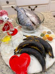 Tilapia Et Plantains Entiers Cuits Au Four Cuisine228 Recipe In 2020 Fish Food Meat