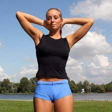So, here we have brought to you a list of camel toes occur primarily because the pants (yoga pants/leggings) are not of your correct size. Yoga Pants Cameltoe Yogacameltoe Twitter