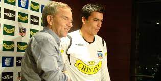 Fue el 18 de julio del 2000, en el defensores del chaco. Esteban Paredes Cumple 10 Anos Desde Su Llegada A Colo Colo