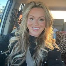 Lizziebeth (@lizziebethhhh)