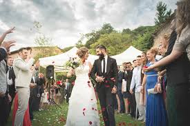 Un entorno precioso donde celebramos una boda con aperitivos pasados, buffets temáticos, seguido de un banquete en el salón. Boda Fran Judith Can Riera De La Pineda 2132 Lola Comas Fotografia De Bodas Barcelona