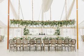 Buti aa dinamil turut menyediakan perkhidmatan hiasan meja makan untuk upacara makan beradab pengantin. Supaya Berkesan Mewah Dan Elegan Gak Ada Salahnya Mengintip 8 Inspirasi Dekorasi Tenda Sederhana Untuk Resepsi Pernikahan Outdoormu Ini