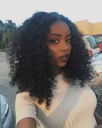 Tusindvis af nye billeder af høj kvalitet tilføjes hver dag. Pinterest Guccijoness Curly Hair Styles Weave Hairstyles Hair Styles