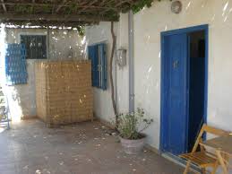 Dispongono di entrata indipendente, di ampie terrazze ombreggiate da pergole realizzate in legno e canne e di panchine in muratura. Vendita Casa Indipendente Rodi Dodecanneso Grecia Kalavardas Empona Grecia Realigro It