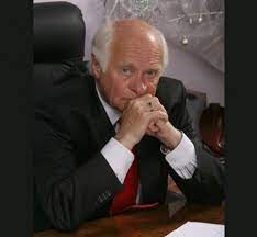 Мельников работал в днепропетровском драмтеатре с 1954 года, со временем занял должность худрука. Tev4z7h4 Kb Mm