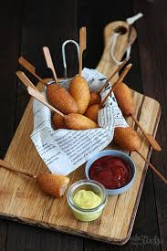 Amerikanische Mini Corn Dogs Bake To The Roots
