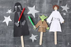Basteln Auf Der Star Wars Party Marchen Basteln Basteln Mit Kindern Star Wars Party