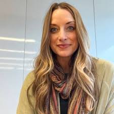 Emily Tully's Instagram, Twitter & Facebook