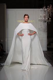 Bridal Fashion Week S Most Unusual And Unexpected Wedding Dresses Nontraditional Wedding Dress Unusual Wedding Dresses Bridal Gown Trends