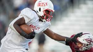 Livu ifsa sotwe she appears to be lanky slender with