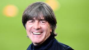 Jetzt wirft ihn sky sogar sofort raus! Jorg Dahlmann Sky Trennt Sich Von Langjahrigem Kommentator Stern De