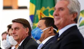 According to sociologist marcelo ridenti, brazilian politics is divided between internationalist liberals and statist nationalists. Bolsonaro Diz Que Se Consultou Com Collor Sobre Aumento Dos Combustiveis